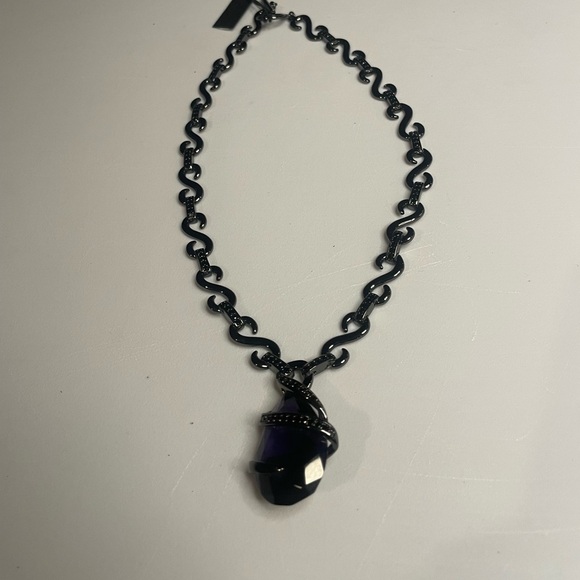 nOIr, Elegant Black and Purple Necklace - Picture 3 of 10